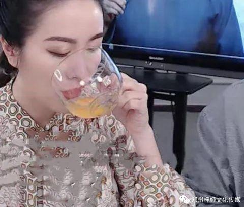 娱乐吃瓜女艺人被拉黑是真的吗,吃瓜女艺人被拉黑真相曝光！”