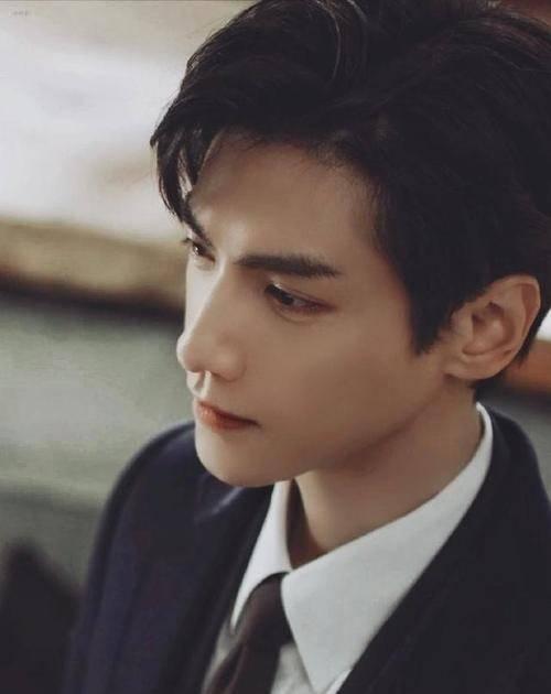 吃瓜娱乐圈八卦罗云熙,多才多艺的娱乐圈新星，从演员到歌手的华丽蜕变