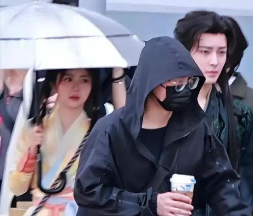 吃瓜娱乐爆料最新视频,恋情曝光、疑似求婚、官宣离婚、戛纳翻车，网友热议不断