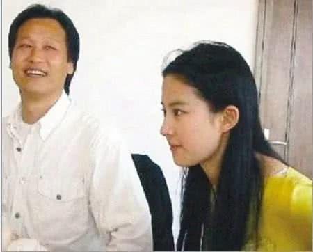娱乐吃瓜影后对待朋友,揭秘娱乐圈中的朋友关系与八卦风云